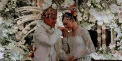 Kirab Pengantin, Kaesang dan Erina Lempar Souvenir