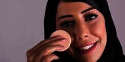 Dua Makeup Andalan untuk Menyempurnakan Riasan di Bawah Mata