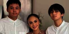 Awet Muda, Potret Seleb Cantik Bareng Putranya, Kerap Dikira Pacar!