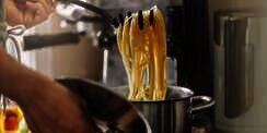 Alasan Penting Tambahkan Garam Saat Merebus Pasta