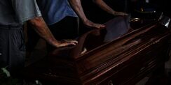 Penulis Ini Pura-Pura Meninggal Agar Novelnya Laris, 3 Tahun Baru Ketahuan