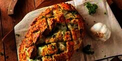 Ngidam Makanan Gurih? Buat Cheesy Garlic Bread dengan Bahan Sederhana