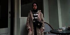 Gaya Busana Nisa Cookie, Padukan Kaus Stripes untuk Tampil Stylish
