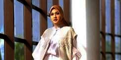 Outfit Memikat Cut Syifa, Padukan Dress dan Mini Outer 