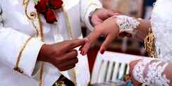 Tak Sabar Ingin Halal, Mempelai Pria Terus Masuk Kamar Calon Istri, Endingnya Malah Ngenes