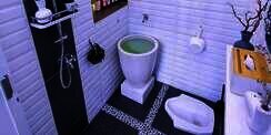 Dekor Modern Kamar Mandi dengan WC Jongkok