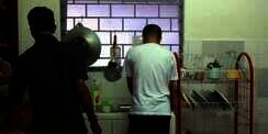 Abaikan Nasihat Orangtua, Dikira Teman Lagi Cuci Piring di Dapur Jam 1 Malam, Rupanya Sosok Seram Jilati Sisa Makanan