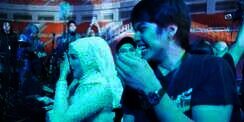 Potret Mulan Jameela dan El Rumi Menangis Haru di Konser Dewa 19