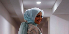 Pakai Hijab dan Berbalut Dress Biru, Ersa Mayori Bak Princess