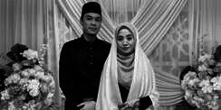 Pakai Baju Lama, Dandan Sendiri, dan HP Buat Foto Wedding, Pengantin Menikah dengan Biaya Cuma Rp3 Juta