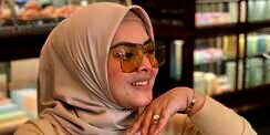 Adik Syahrini Tampil Serba Hitam, Tenteng Tas Rp1,1 Miliar