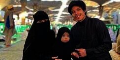 Potret Ameena Ikut Umrah, Gaya Hijabnya Bikin Gemas