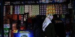 Bayar Uang Kembalian Pakai Permen, Awas Denda Rp200 Juta, Cek Begini Aturannya!