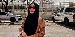 Outfit Anggun Pilihan Masayu Anastasia Saat Umroh