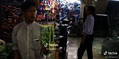 Pakai Kemeja Rapi Dikira PNS Ternyata Penjual Permen, Cara Promosinya Bikin Seisi Pasar Ngakak Bersama