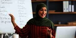 Setelah 18 Tahun Dilarang Guru di Berlin Diizinkan Pakai Jilbab Saat Mengajar
