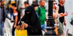Bagaimana Hukum Perempuan Bercadar yang Posting Foto di Medsos?