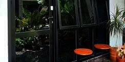 Interior Serba Hitam tapi Tak Gelap, Tengok Desain Seru Rumah Ini