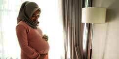 3 Olahraga Ringan yang Tergolong Aman untuk Bumil Trimester Ketiga