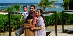 Perhatian Rafathar ke Pengasuh Adiknya Bikin Meleleh