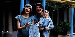 Kebahagiaan Ganda Dimas Anggara di Wedding Anniversary ke-5, Nadine Chandrawinata Hamil Anak Kedua!