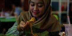 Santap Makanan Pedas dari Cabai Bisa Bikin Berat Badan Turun? Ketahui Faktanya
