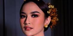 Mahalini Tampil Flawless dan Anggun Saat Lamaran dengan Riasan Bennu Sorumba