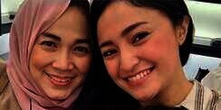Menikah di Usia Senja, Pernikahan Ibu Selebritas Ini Menarik Perhatian Publik