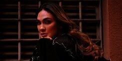 Pose di Taksi, Luna Maya Tampak Keren dengan Dress Hitam