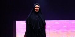 Anggunnya Inneke Koesherawati dalam Balutan Dress Sage Printing
