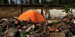 Resign dan Jual Apartemen, Pria Ini Pilih Tinggal di Tenda Bekas demi Hidup Santai