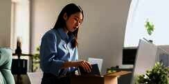 Resign karena Stres, Wanita 40 Tahun Ini Bekerja Sebagai Anak `Fulltime` dengan Gaji Rp8,5 Juta dari Orangtua Sendiri
