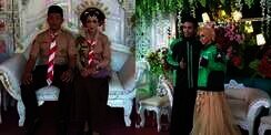 Sederet Potret Baju Pengantin Low Budget Ini Bikin Tepok Jidat, Idenya Anti Mainstream!