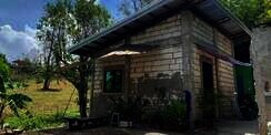 Desain Unik Rumah Bata Beton Low Budget yang Tampak Kasar dan Jelek di Luar, Begitu Masuk Layak untuk Ditinggali