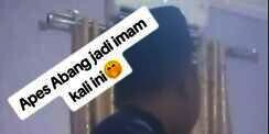 Jadi Imam Solat Adiknya yang Selalu Koreksi Bacaan, Kakak Kena Mental
