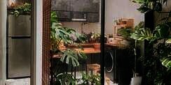 4 Potret Dapur 'Ganteng' Bernuansa Hitam, Semi Outdoor