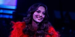 Intip Pesona Erika Carlina Berbalut Busana Merah yang Berusia 20 Tahun
