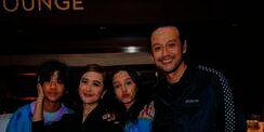 Manis Banget, Dwi Sasono Bantu Makeup Putrinya 