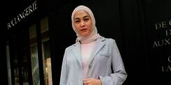 Level Up Inner Simpel dengan Tunik Transparan ala Nina Zatulini