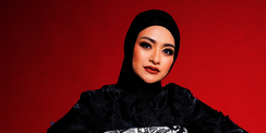Gothic Style Nathalie Holscher, Pakai Dress dengan  Bustier Unik