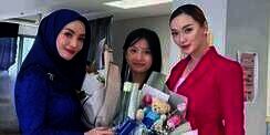 Momen Zaskia Gotik Hadiri Wisuda Putri Sambungnya, Keakraban Bareng Imel Jadi Sorotan