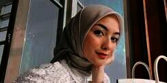 Fresh Look Citra Kirana dengan Riasan Natural Serba Coral