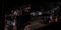 Viral Emak-Emak Bermukena Ngebut Naik Pikap Penyok di Malam Hari