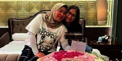Ekspresi Kocak Ibunda Prilly Latuconsina Dengar Rutinitas Putrinya, Sampai Terbatuk-batuk