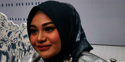 Meski Kecil, Harga Serutan Kerudung Aurel Hermansyah Bikin Dompet 'Megap-Megap'