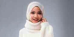5 Trik Saat Pakai Hijab Putih, Dijamin Tak Berkesan Kusam 