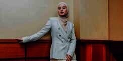 Inspirasi Nude Makeup dari Dinda Hauw, Kulit Tampak Smooth