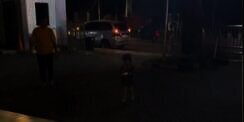 Manisnya, Ibu Pulang Kantor Dijemput Sang Putri Sambil Bawa Kue