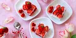 Cuma 3 Bahan, Cake Puding Stroberi Siap jadi Camilan