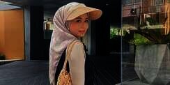 Summer Cap di Atas Hijab, Lindungi Wajah dengan Cara Stylish